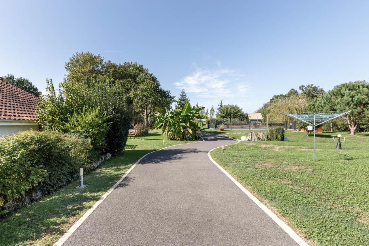 Au Petit Pedegouaty Panzió Heugas Kültér fotó