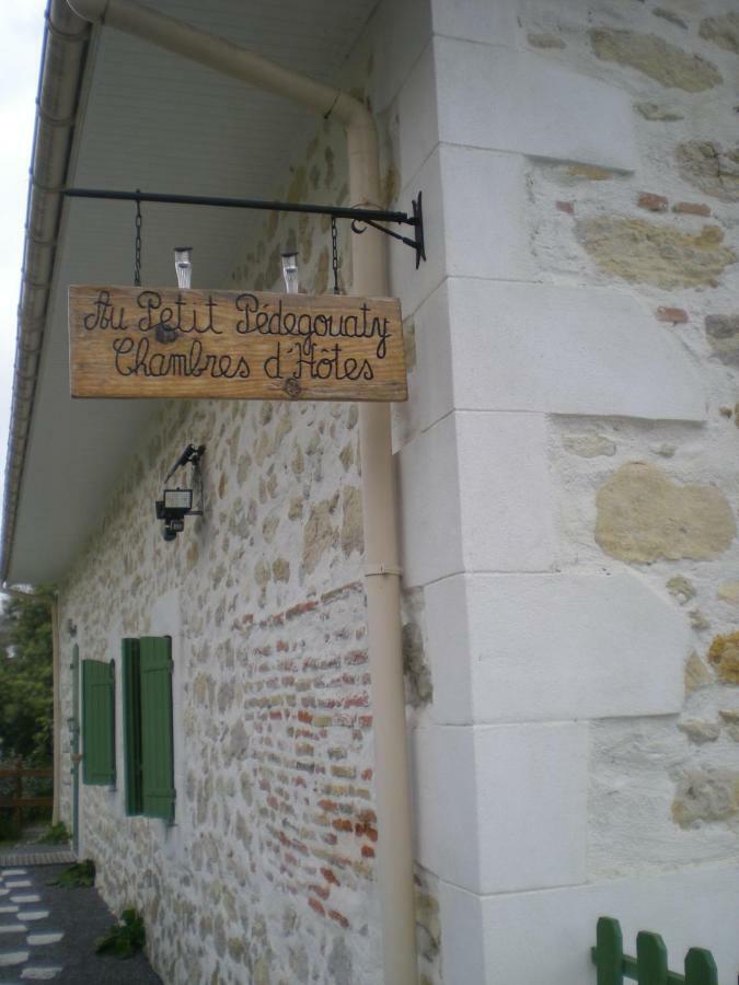 Au Petit Pedegouaty Panzió Heugas Kültér fotó